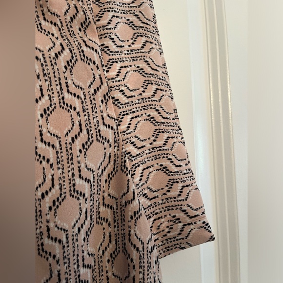 Multicolor Geo Print Open Back Georgette Blouse - Picture 7 of 8